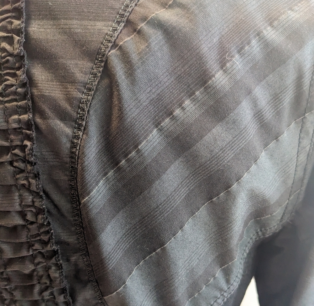 Lululemon Rare Run Hustle Black Jacket Micro Reflective Strip Hood Size 4 - Picture 8 of 16